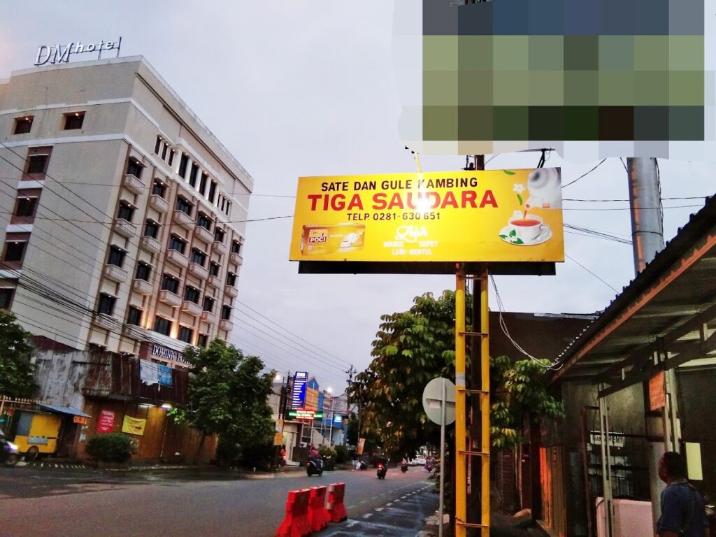 Didepan Hotel Dominic Purwokerto